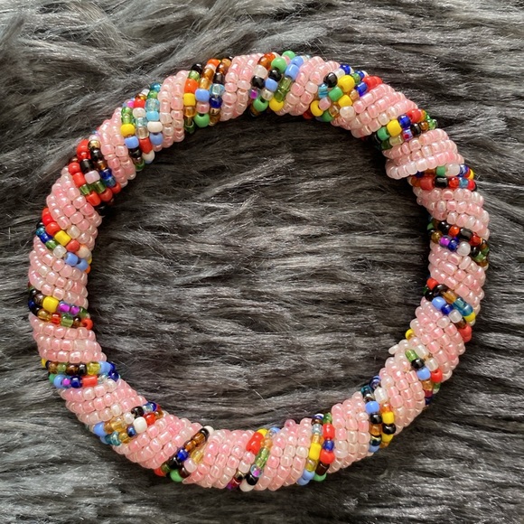 Pale Pink Spiral Colourful Beaded Bangle Bracelet - Picture 7 of 17